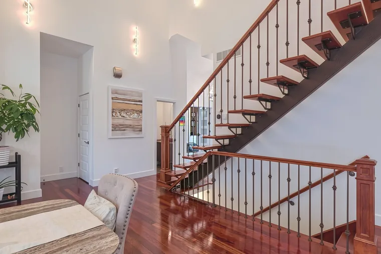 Palier et escalier — photo de fiche livrée par Revelio