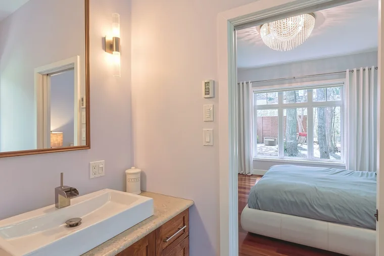 Salle de bain principale — photo de fiche livrée par Revelio